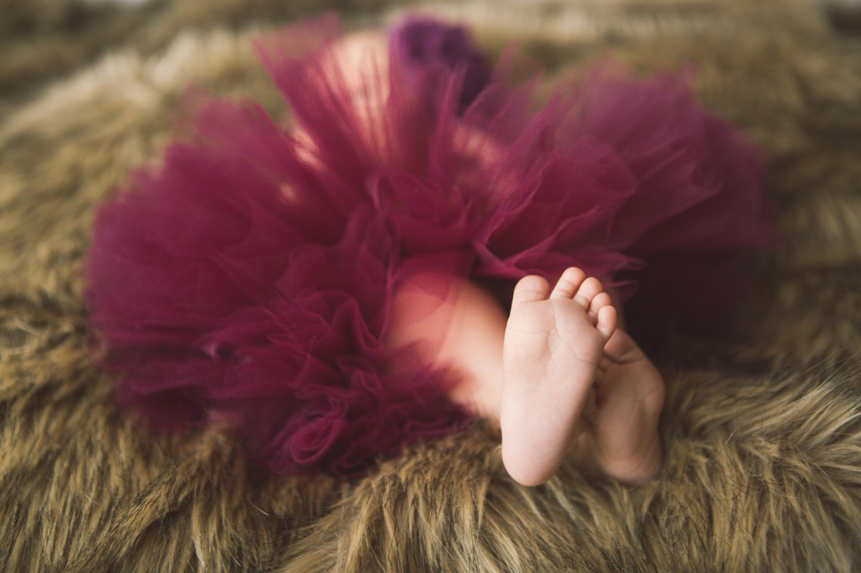 baby feet and a baby tutu for zionsville portraits
