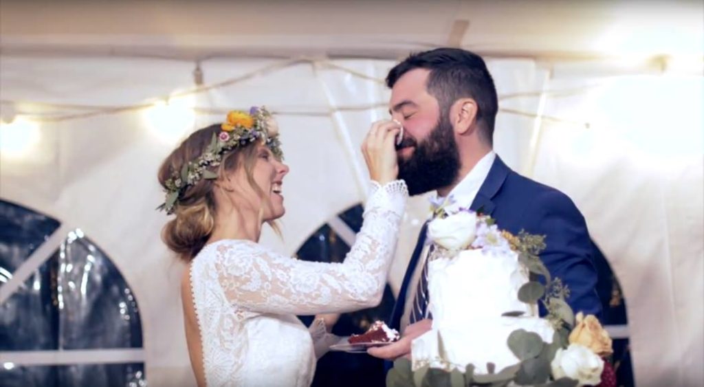 bride wipes cakes on groom's face