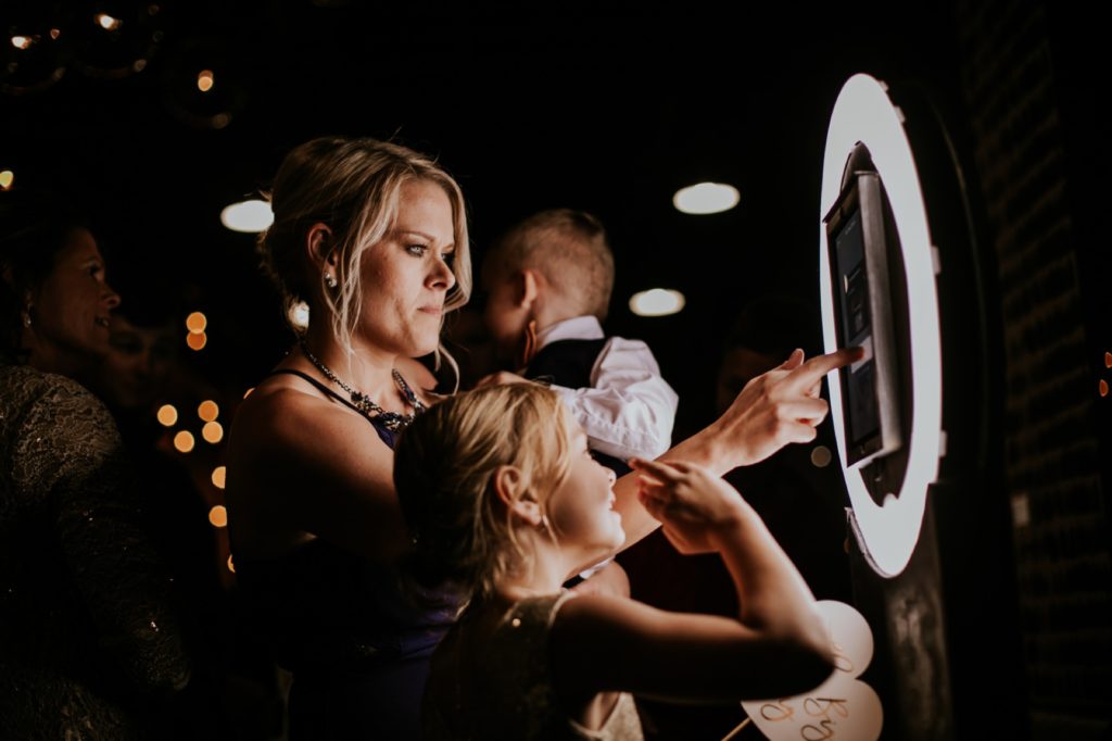 groom's sister and kids operate photo booth